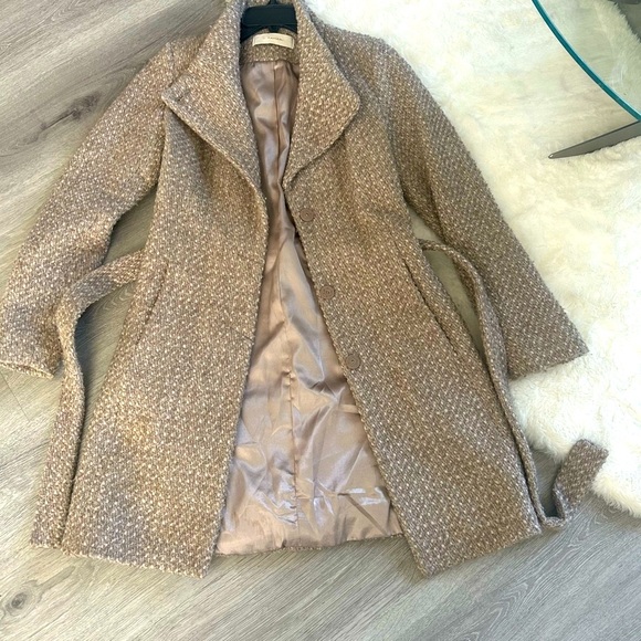 T Tahari Wool Coat – Luxe Texture & Timeless Winter Gift - Picture 2 of 13